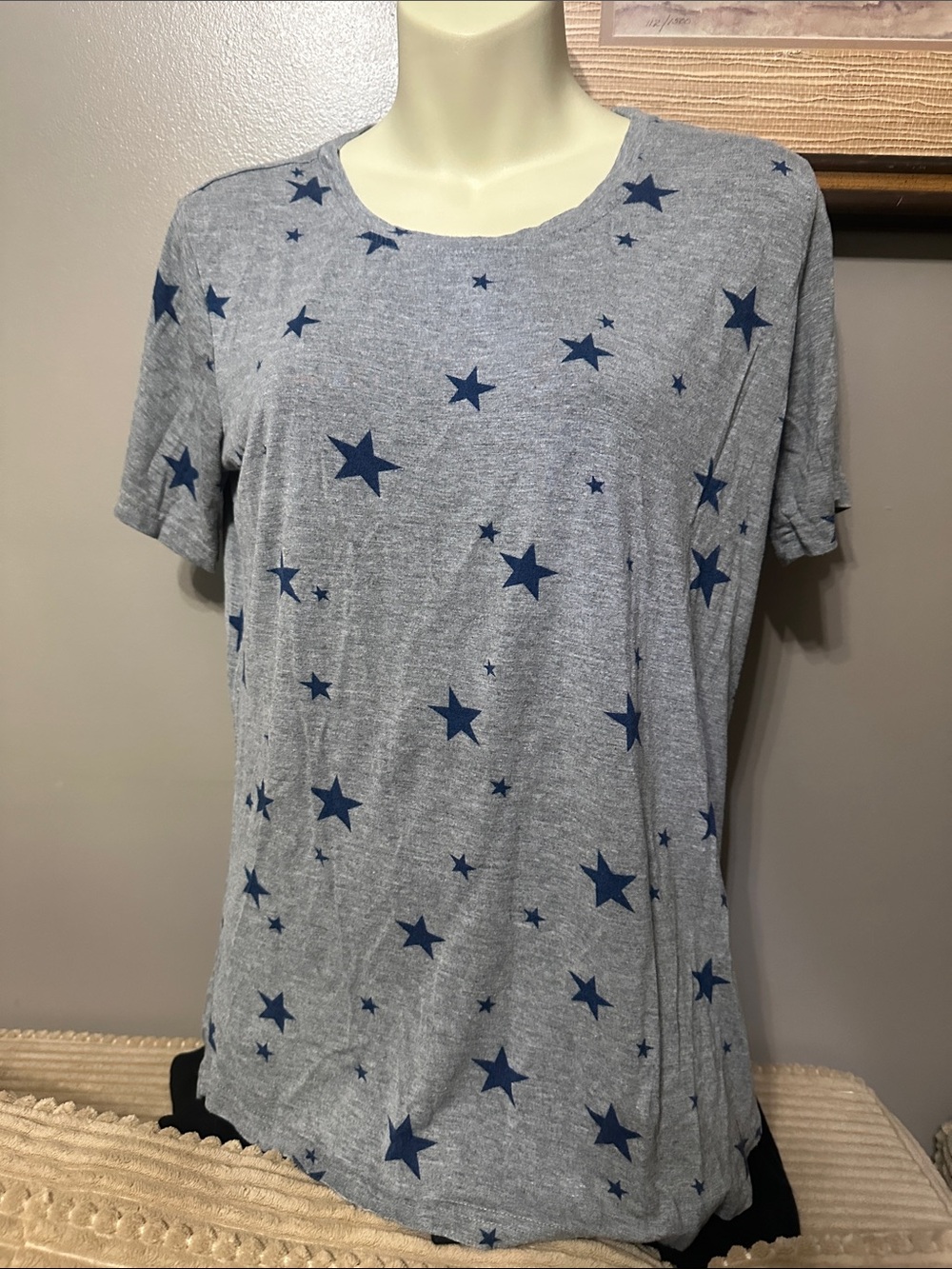 KEREN Hart Soft Heather Gray Star Print Tee size small